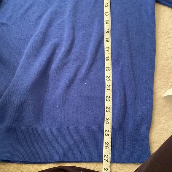 BLUE IZOD SWEATER  *flaw* - Picture 6 of 9